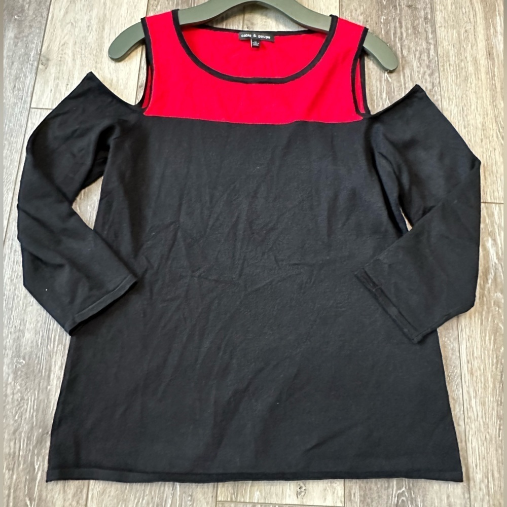 #8) Cable & gauge cold shoulder top. Excellent condition.